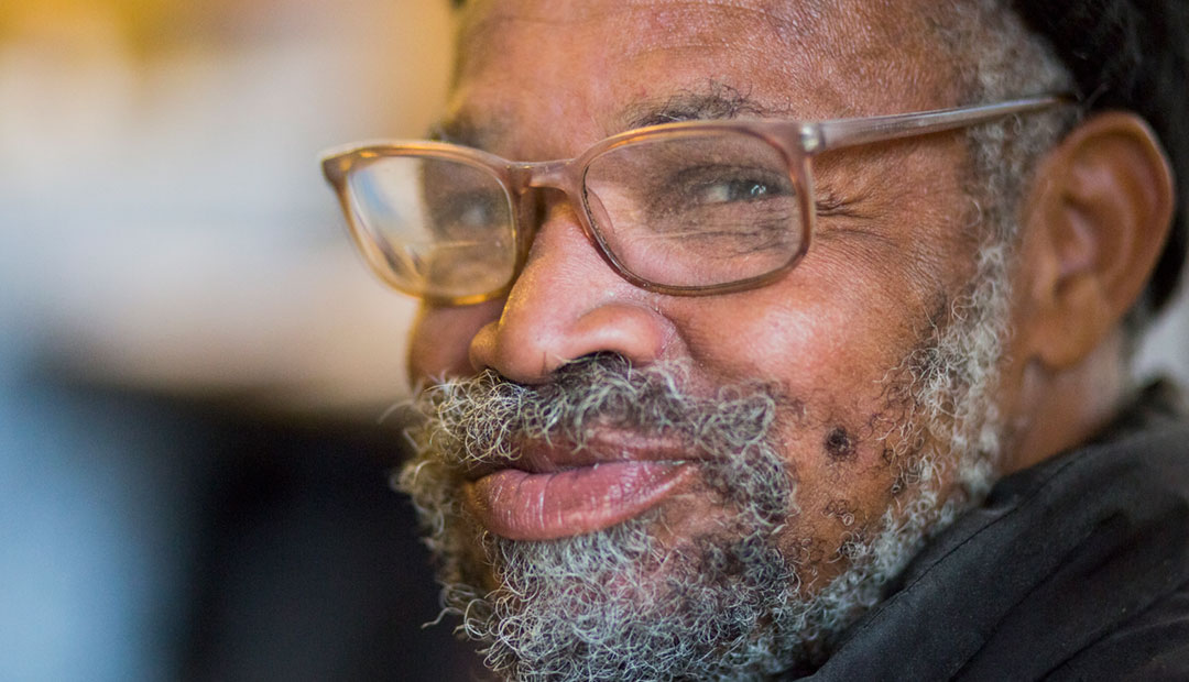 Volunteer with us! Volunteer with us!